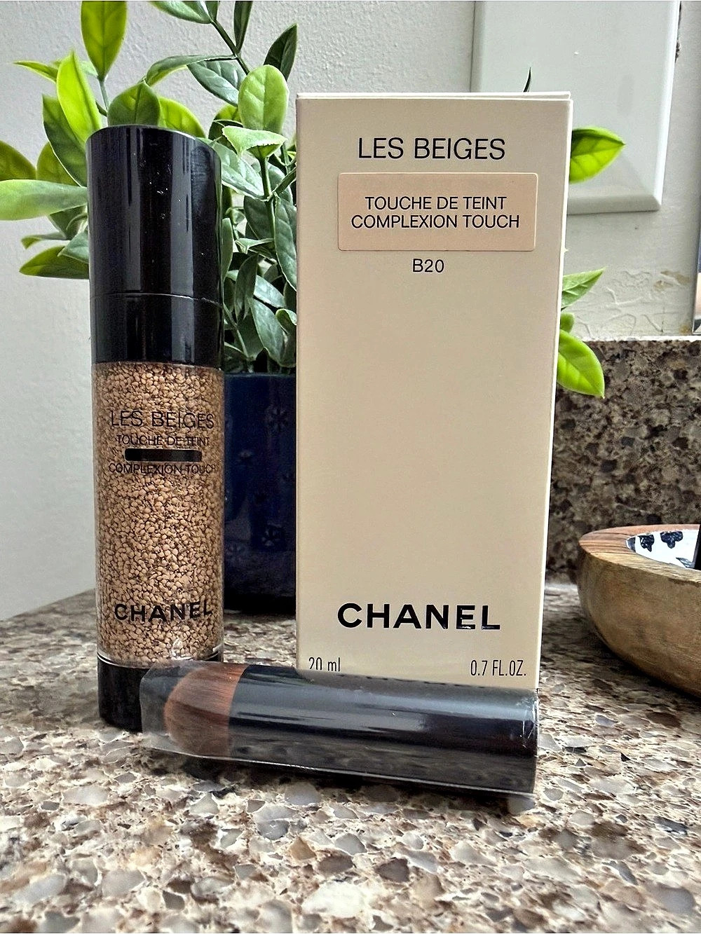 New Chanel Les Beiges Touche de Teint WaterFresh Complexion Touch B20 Foundation